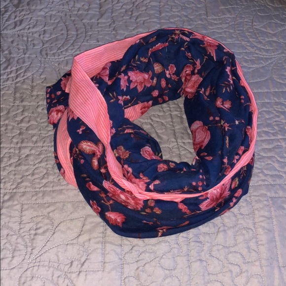 Scarfs - Picture 3 of 8